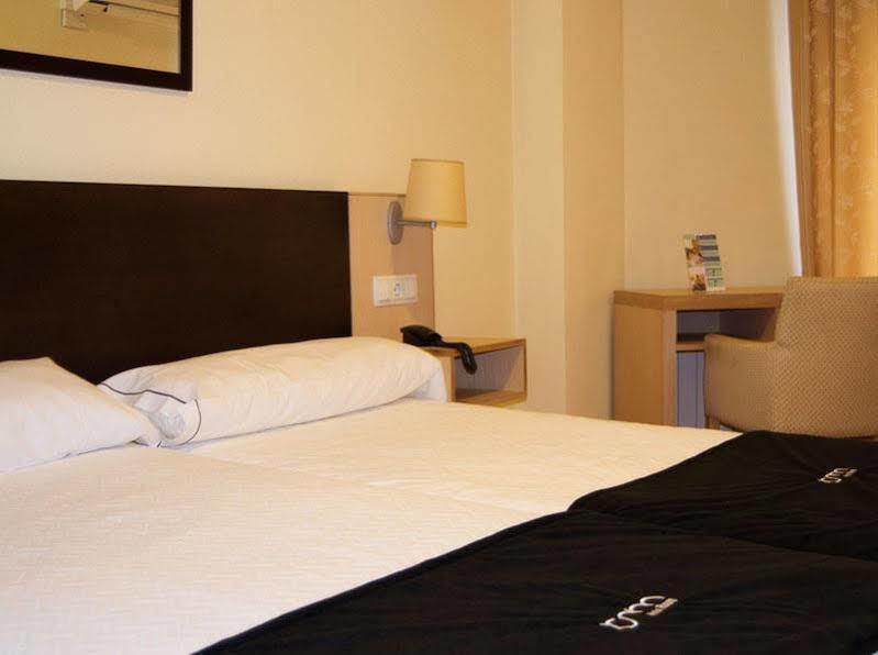 Hotel Room Понтеведра Екстер'єр фото