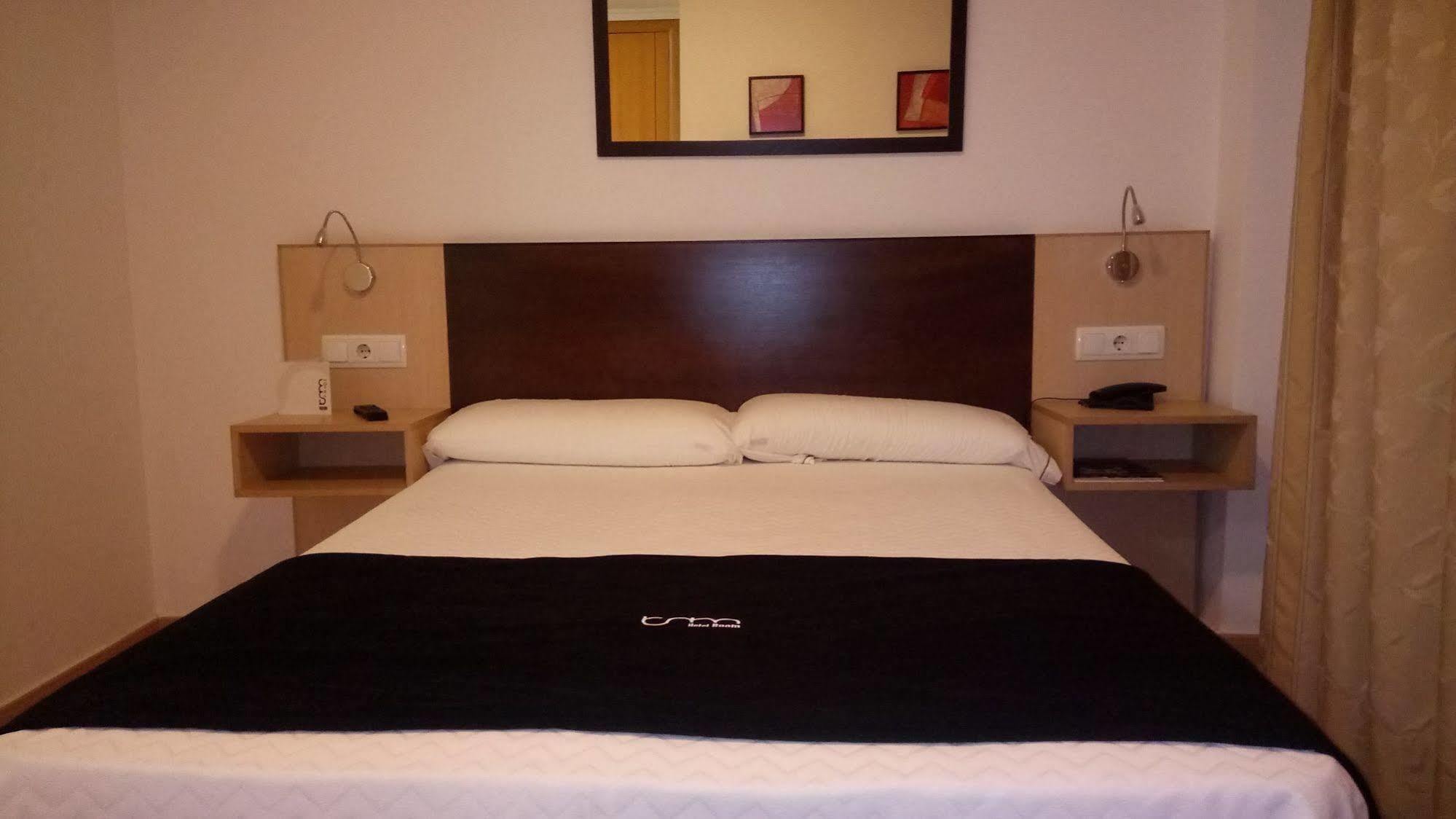 Hotel Room Понтеведра Екстер'єр фото
