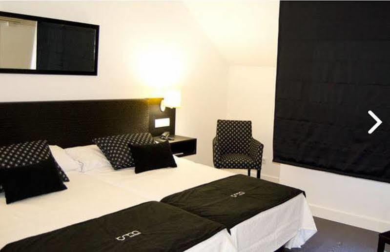 Hotel Room Понтеведра Екстер'єр фото