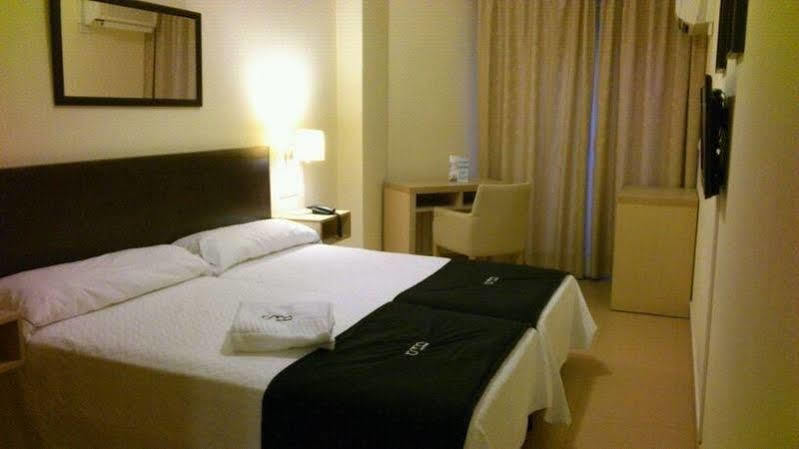 Hotel Room Понтеведра Екстер'єр фото